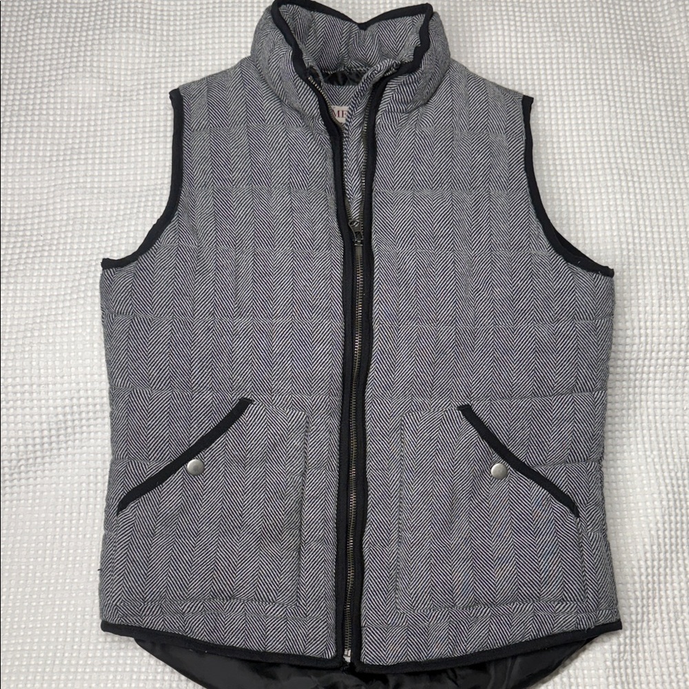 Black & White Herringbone Puffer Vest - Medium